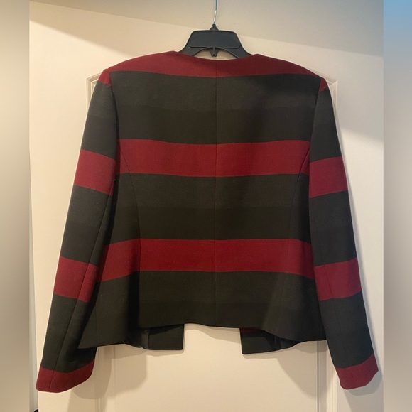 Tahari Blazer - Picture 2 of 4